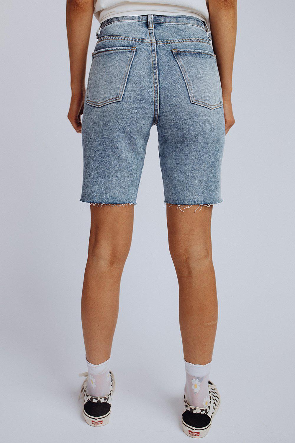 Vintage Love Short in Light Denim