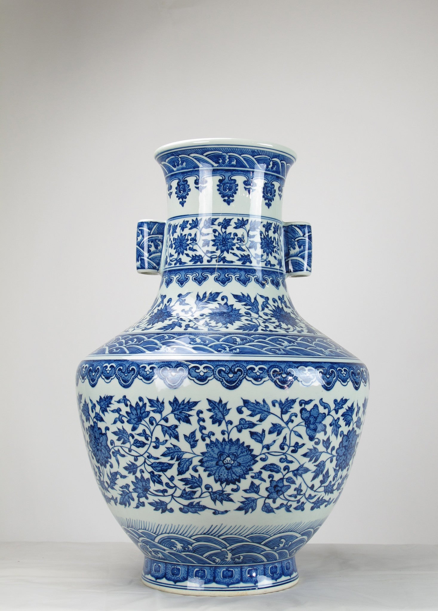 Z-Large Decorative Oriental Porcelain Blue and White Vase – Dyag East