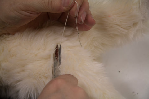 Couture, aiguille, peluche cousues mains, La Pelucherie