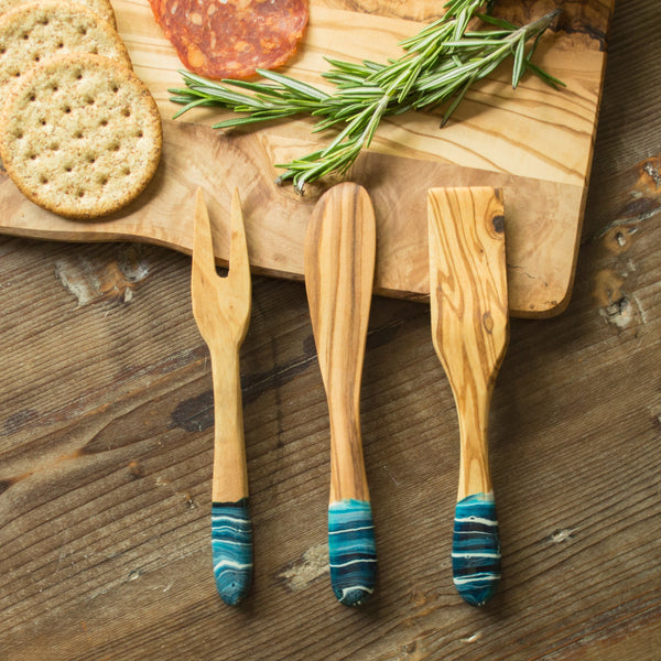 https://cdn.shopify.com/s/files/1/1201/1352/products/oceancheeseutensilssq.jpg?v=1651267880&width=600