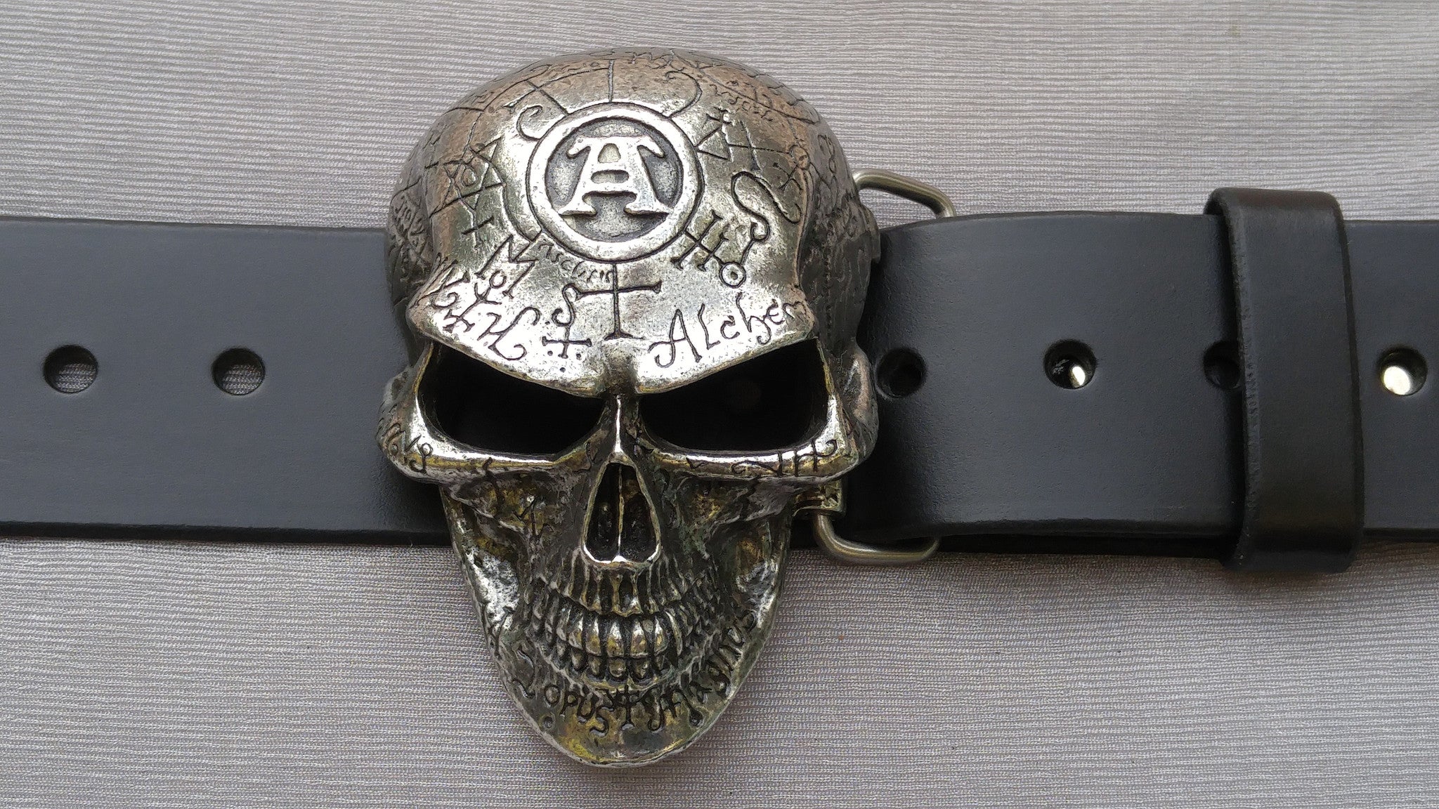 skull belt buckle