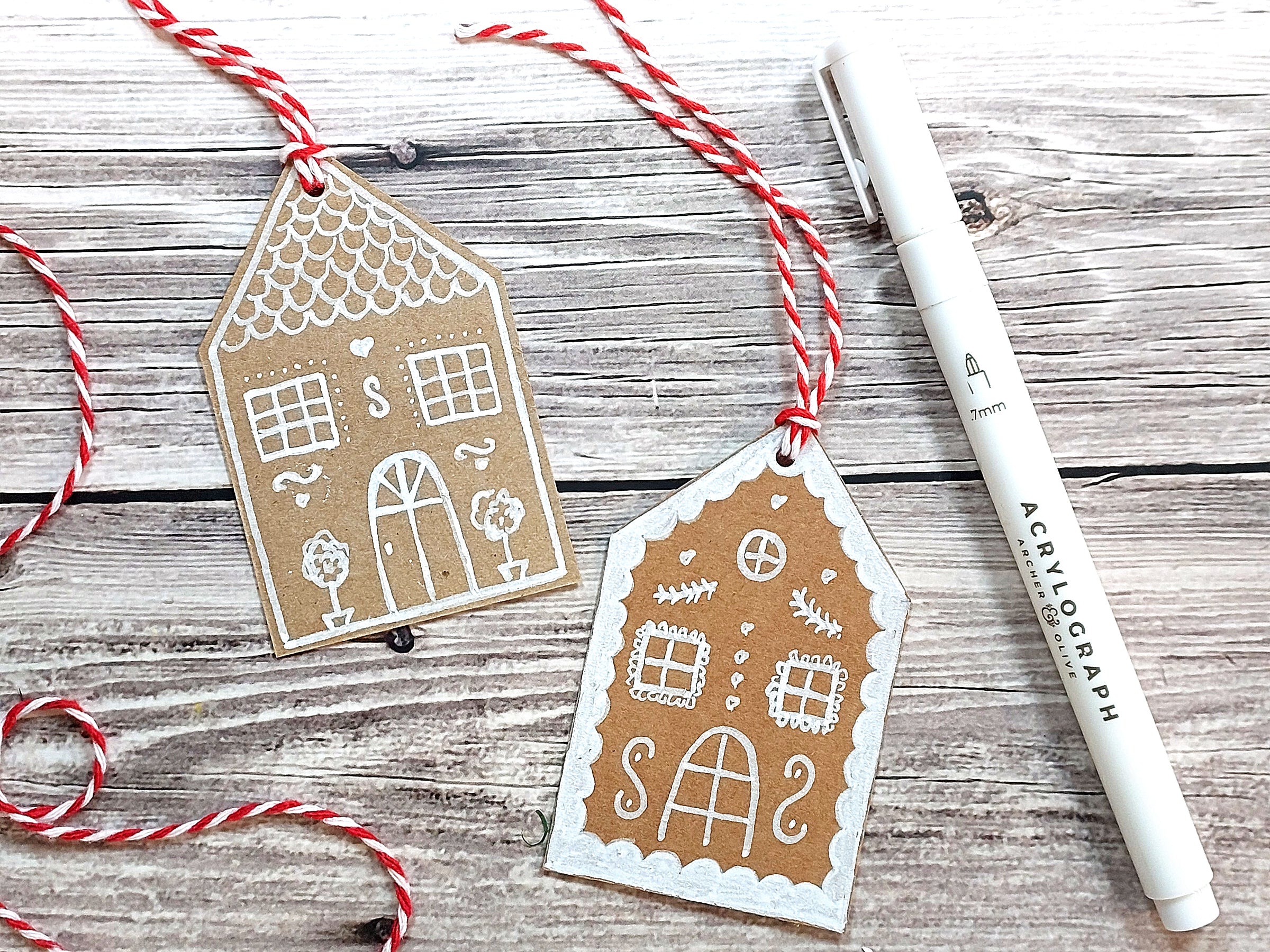 Gingerbread houses gift tags