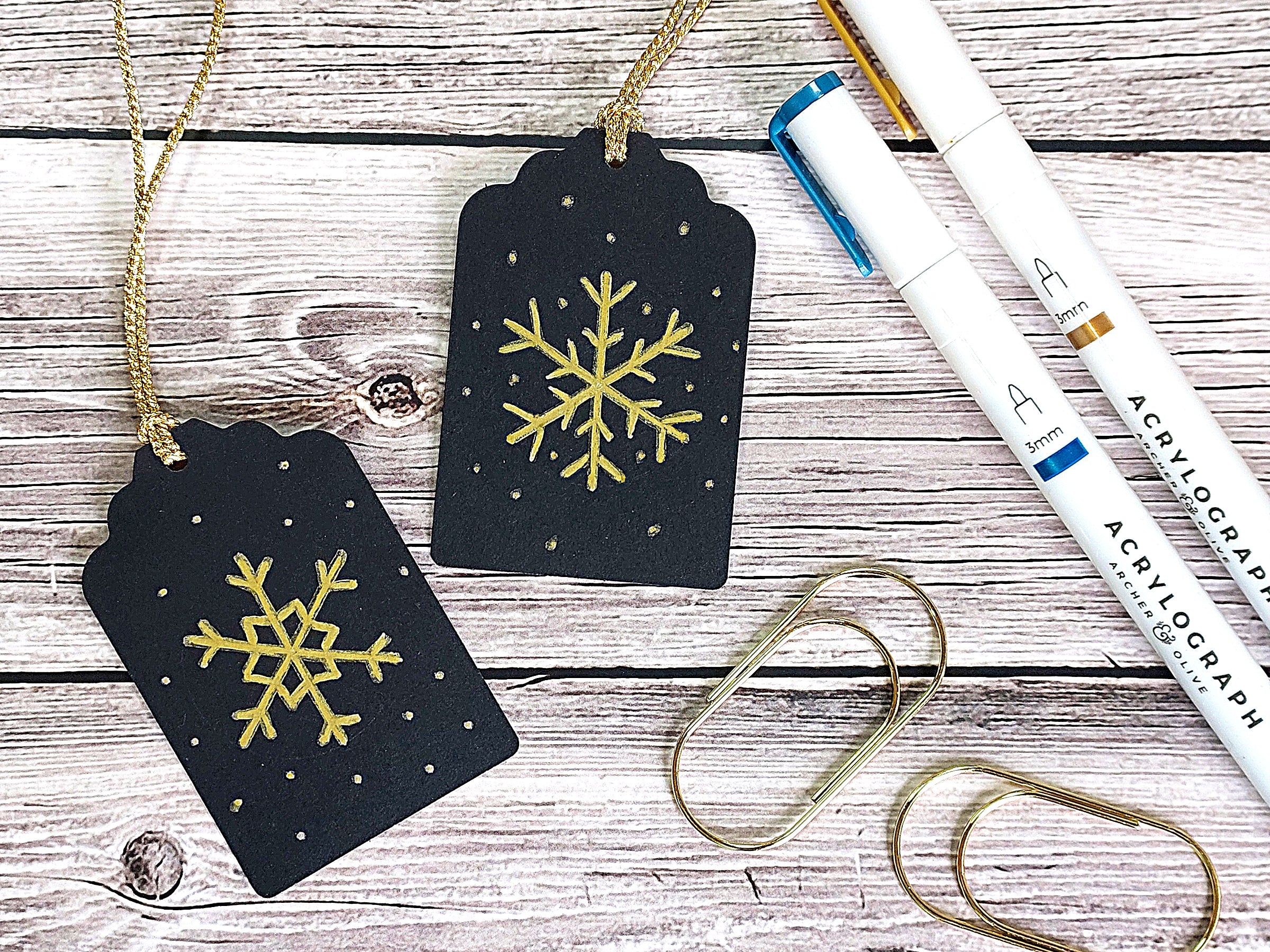 Snowflake decorated gift tags