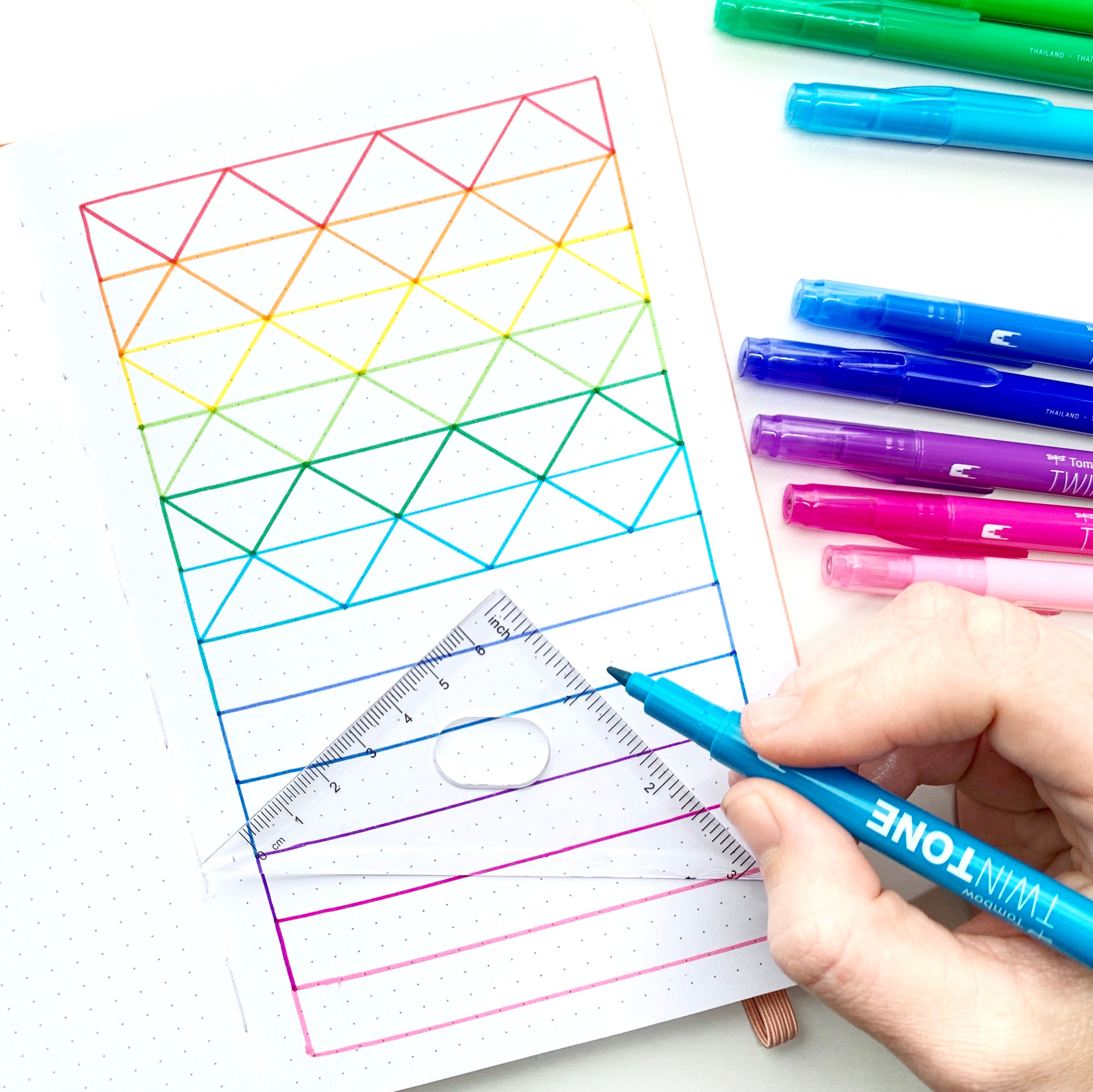 Learn how to create a rainbow pattern in your dot grid notebook with Adrienne from @studio80design