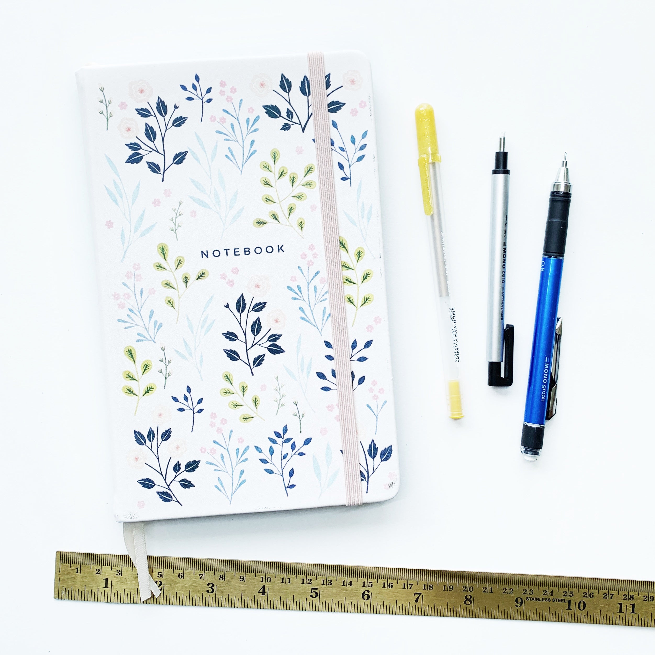 Learn how to create an ALL GOLD monthly bullet journal spread with Adrienne from @studio80design!