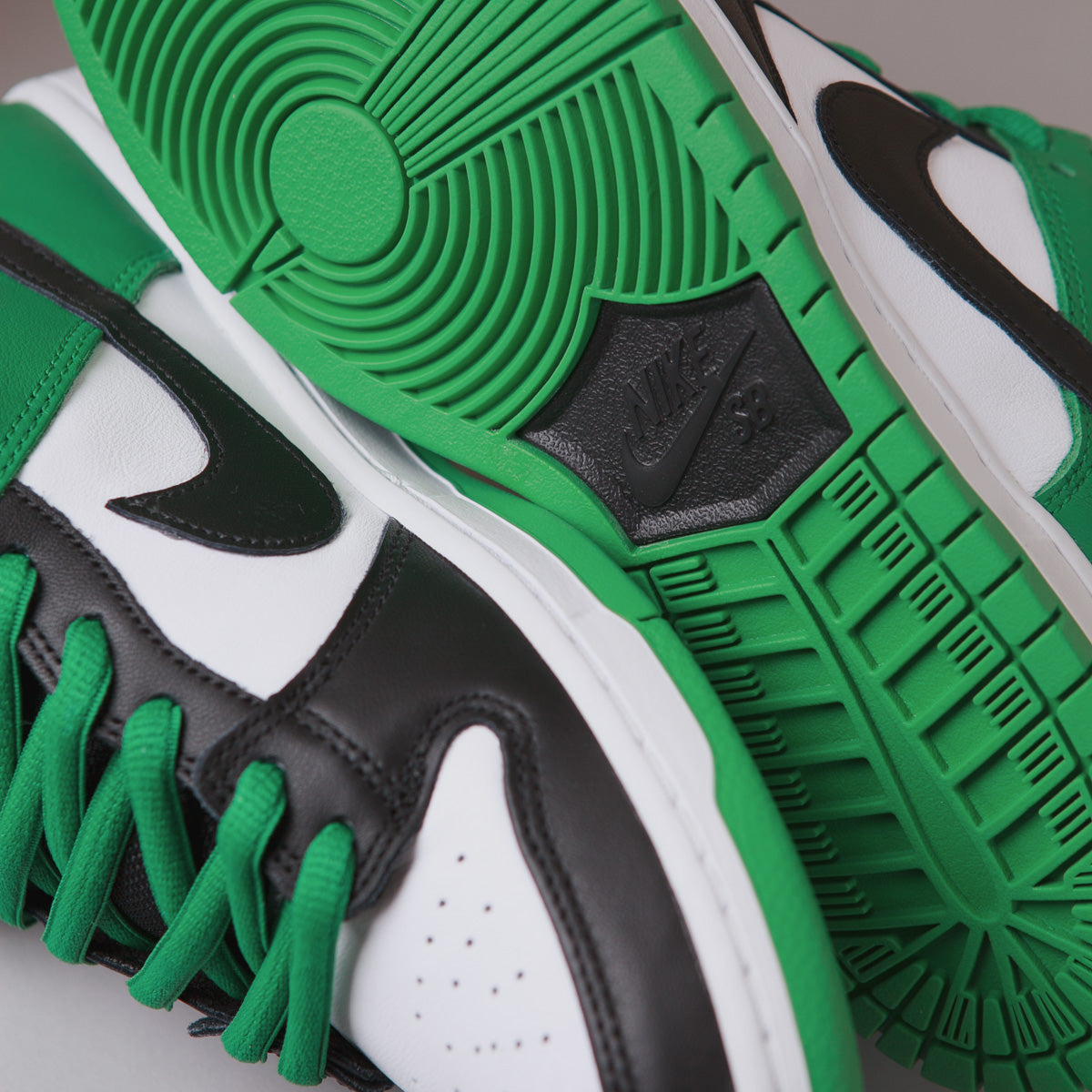 Nike SB Dunk Low 'Classic Green' | Flatspot