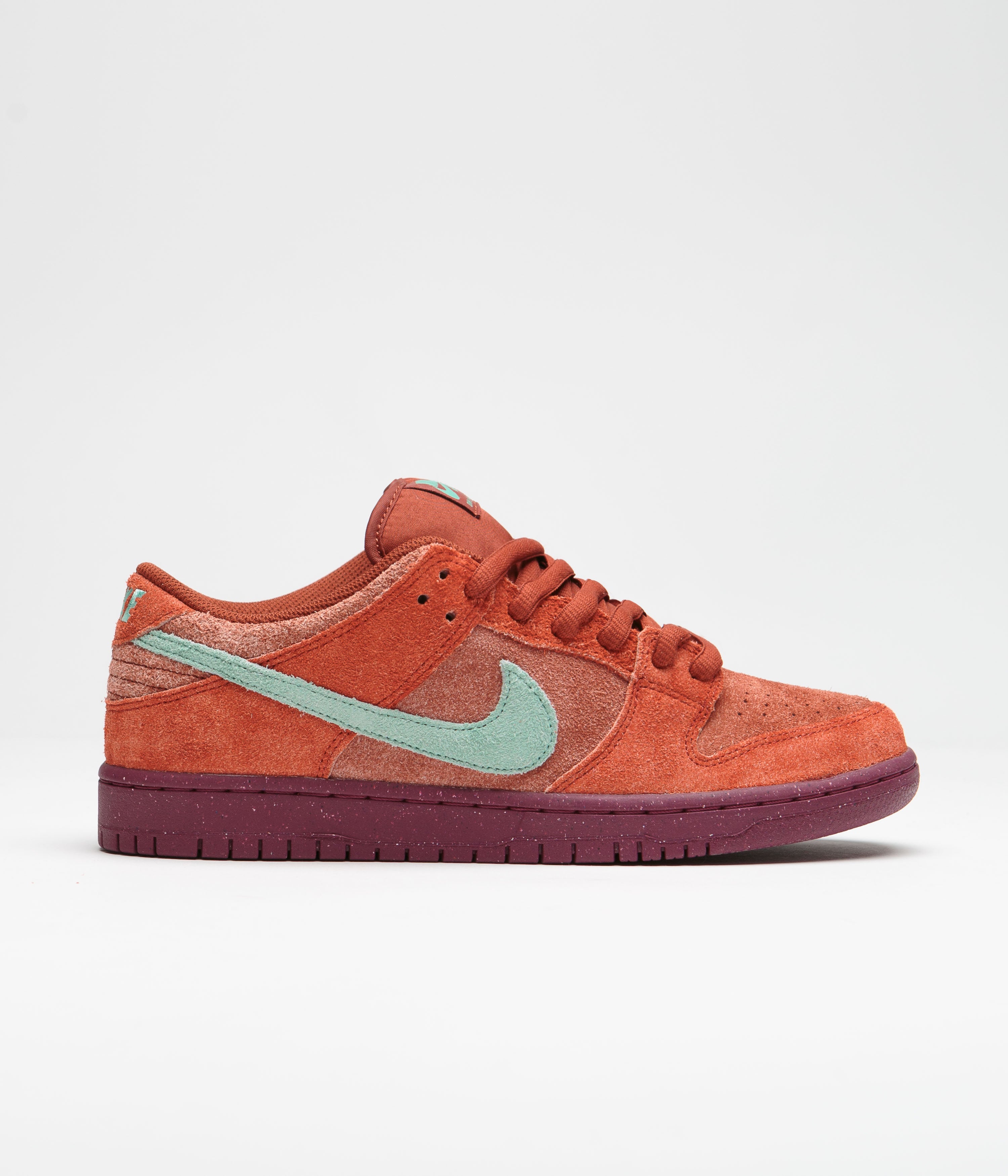 Nike SB Dunk Low Pro Premium Shoes (mystic red emerald rise)