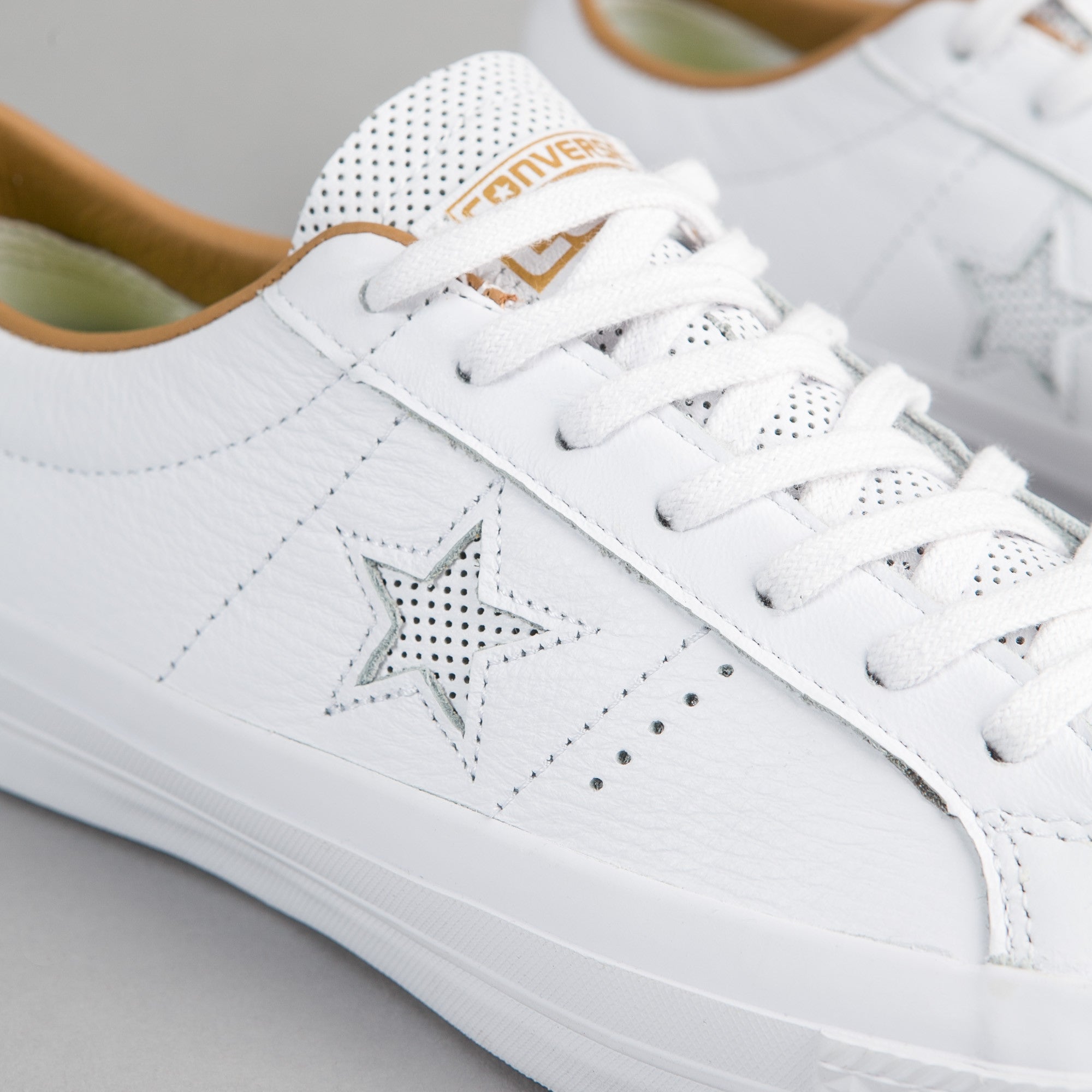 converse white one star leather ox trainers