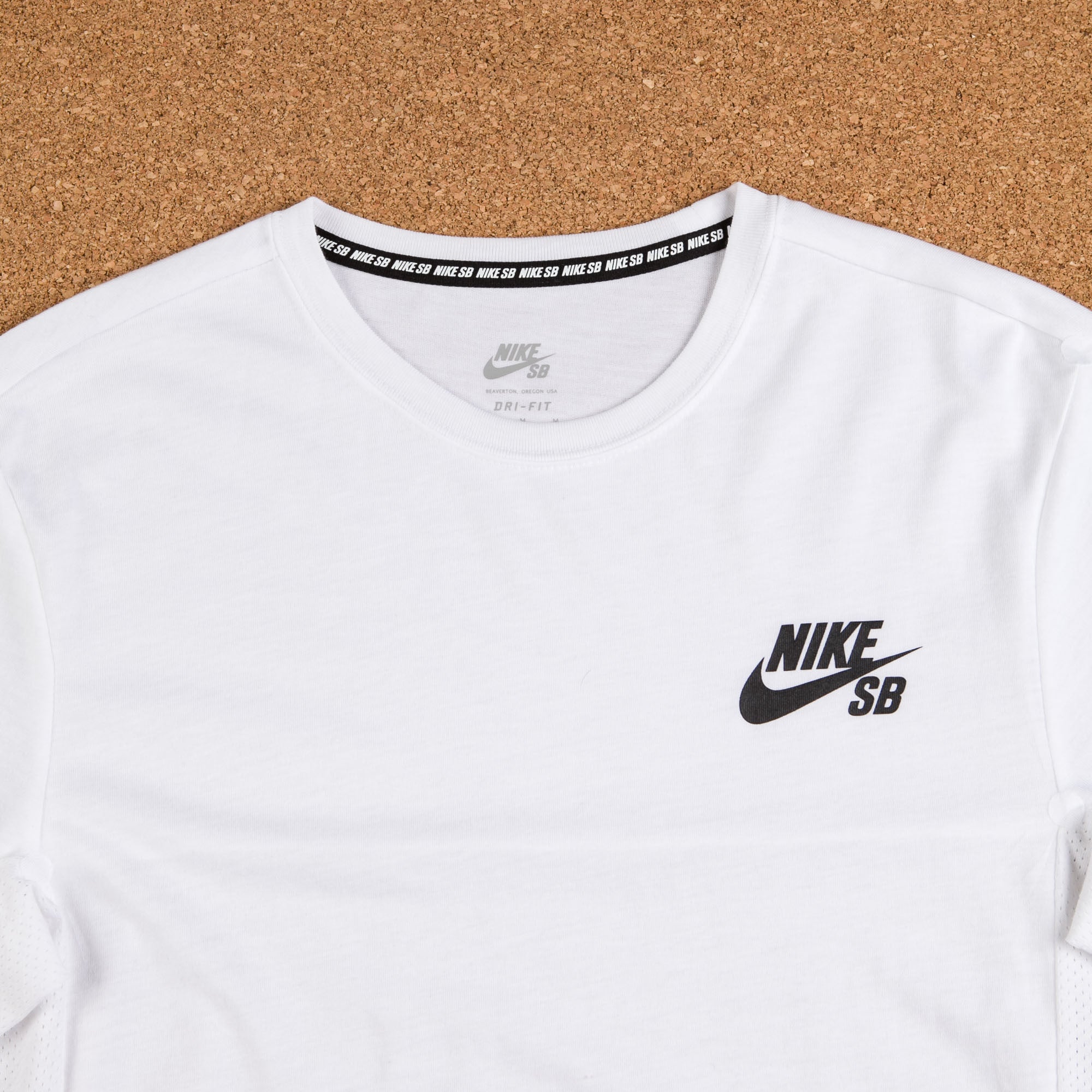 Nike SB Dry T-Shirt - White / Black 
