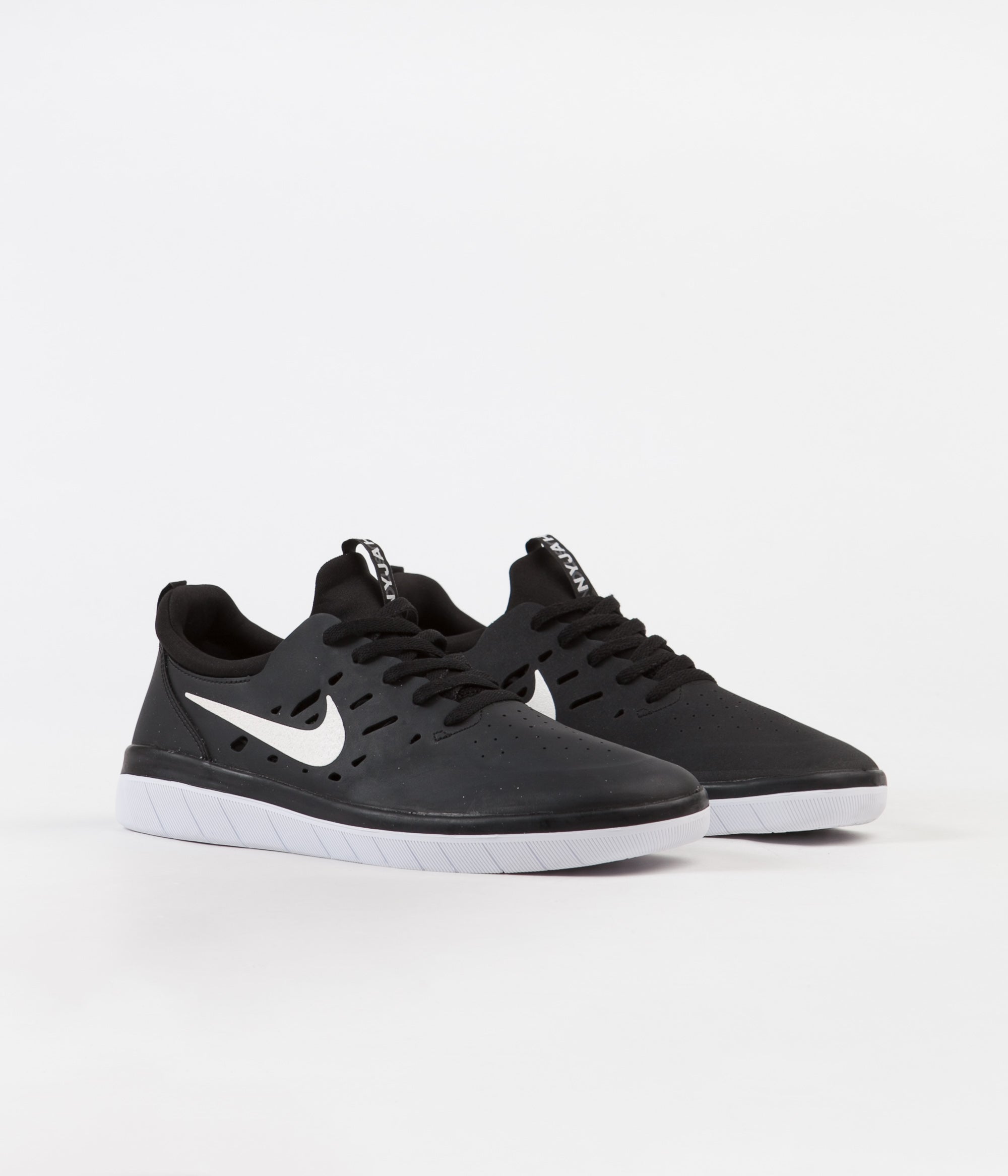 nike sb nyjah free 2 black white