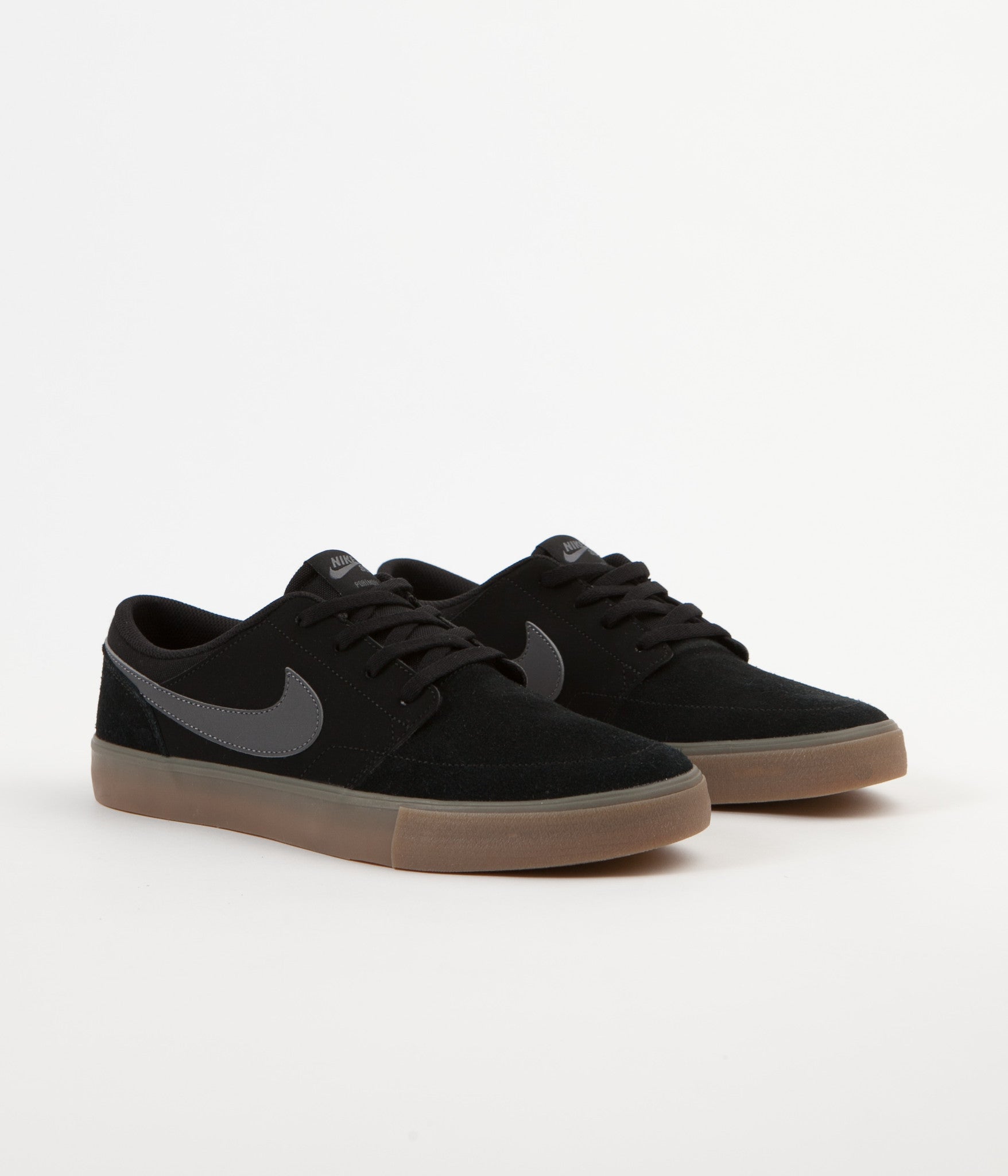 nike sb portmore ii ss trainers with gum sole in black