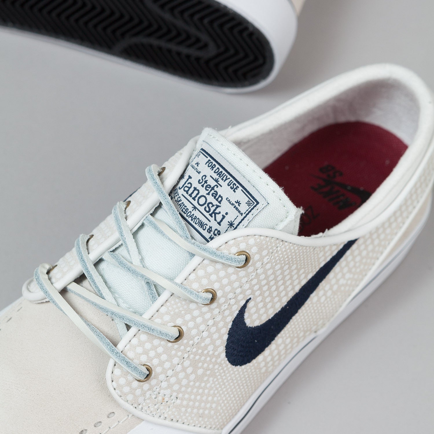 how to clean white nike zoom shoes