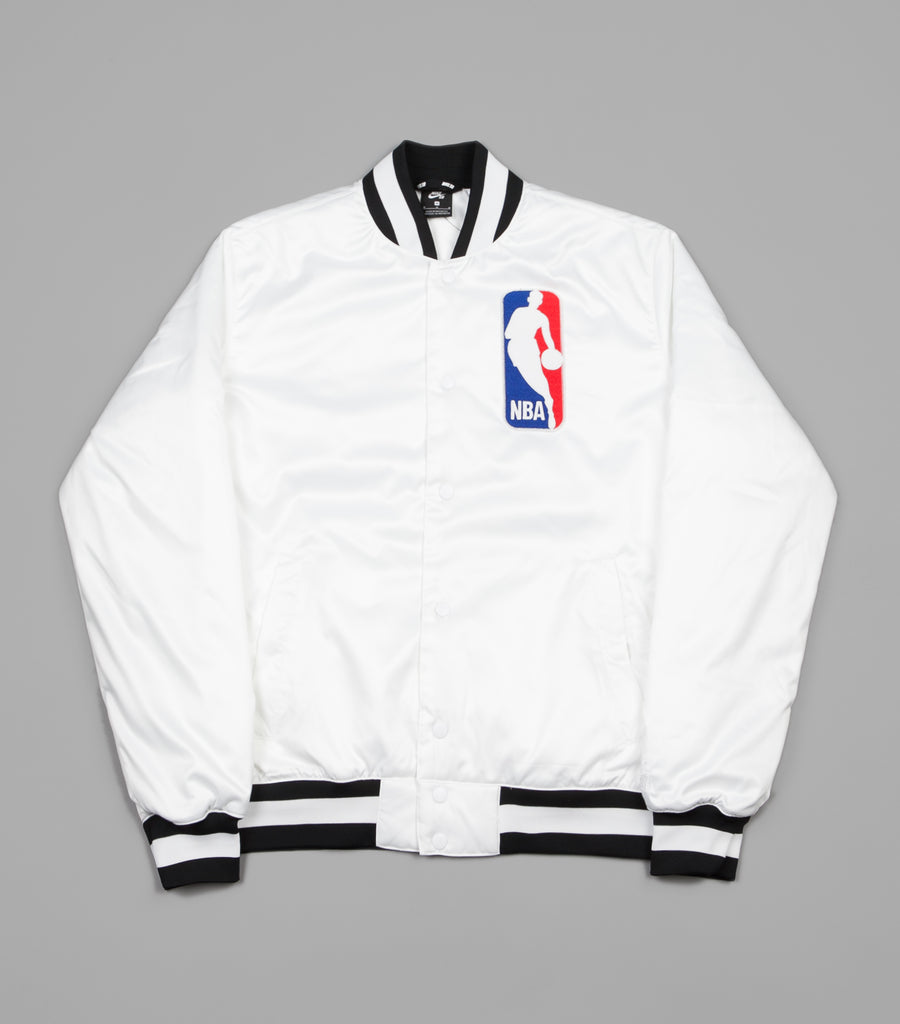 manipular Con muerte Nike SB x NBA Bomber Jacket - White | Flatspot