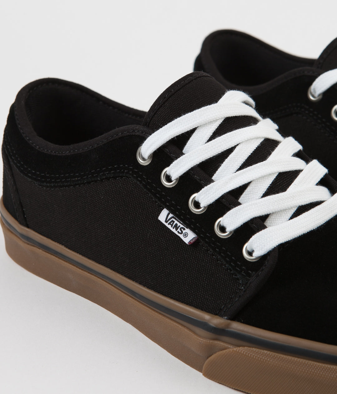 vans chukka low black black gum