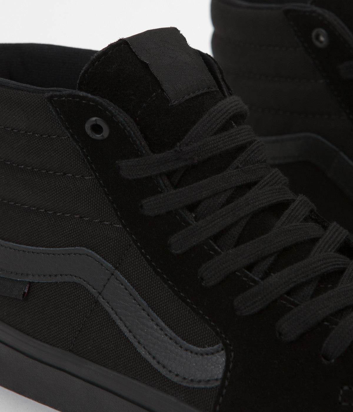 sk8 hi pro blackout