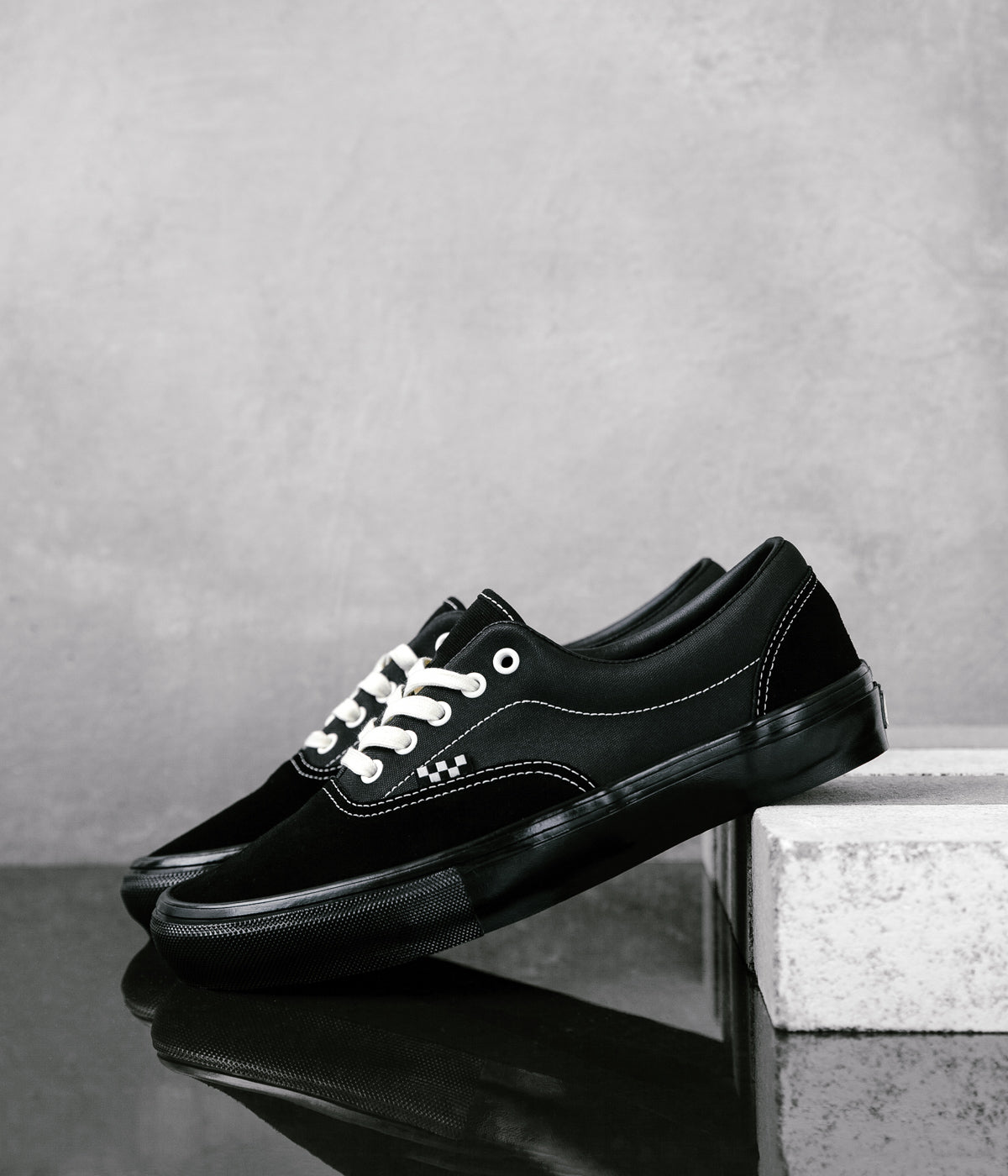 vans era trainers black leather