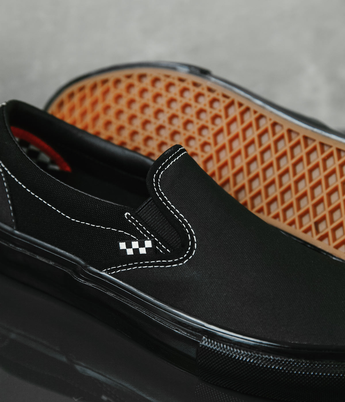 black laceless vans