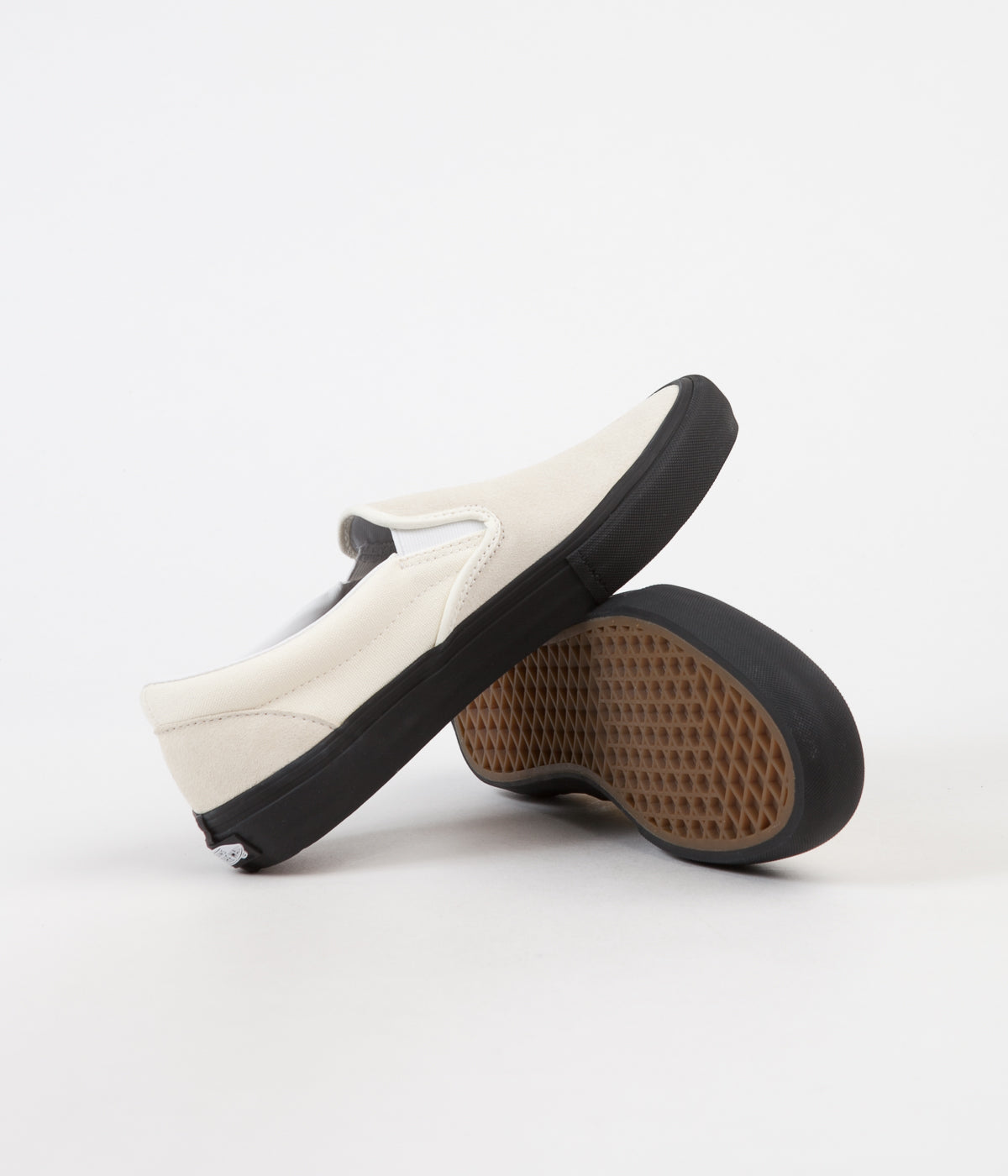 vans slip on pro classic white black