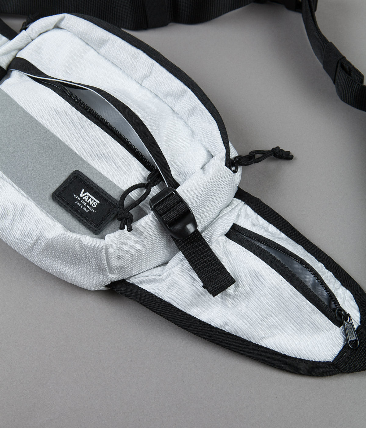 Vans Survey Cross Body Bag - White | Flatspot