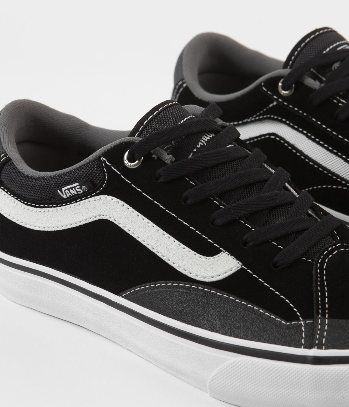 vans tnt advanced prototype black white red