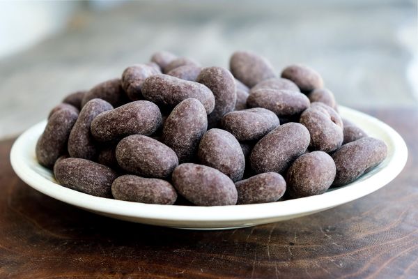 chocovivo chocolate-covered almonds