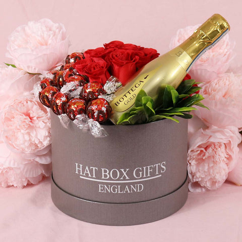 Grande boîte à chapeau avec roses rouges, prosecco et chocolats Lindor