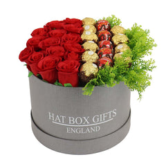 Grande boîte à chapeau avec roses rouges, chocolats Ferrero et Lindor