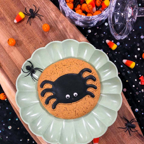 Halloween Iced Gingerbread Spider Biscuit