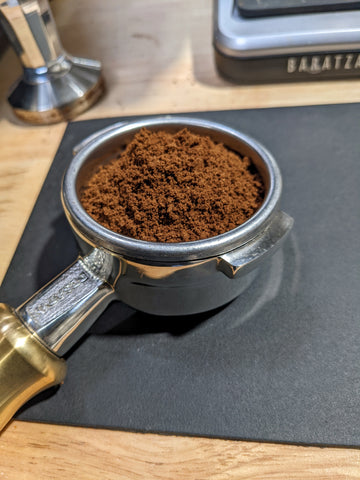 uncompressed coffee in a portafilter basket