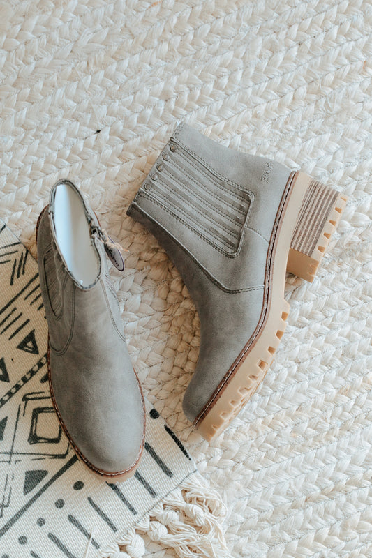 womens grey chelsea lug boot blowfish malibu leah