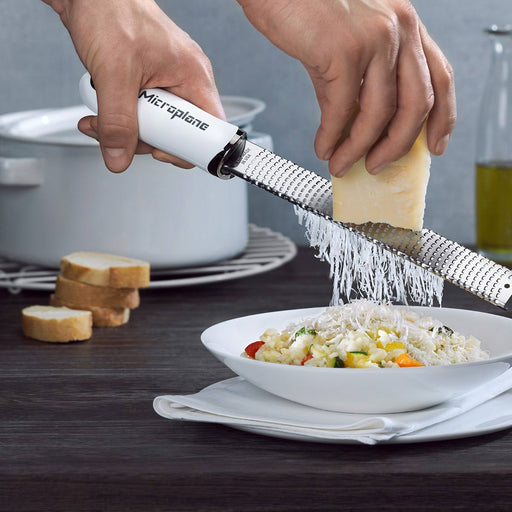 Microplane 45002 - Premium Classic Medium Ribbon Zester Cheese Grater Black