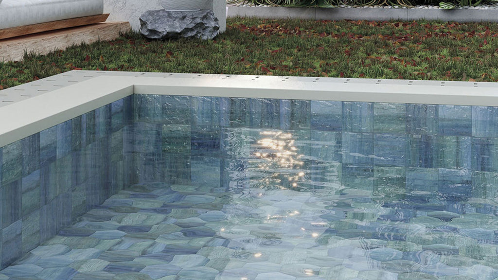 Large-format porcelain tile used in an all tile pool