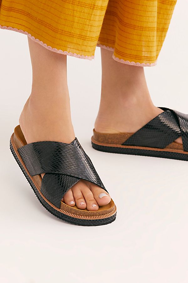 sidelines footbed sandal
