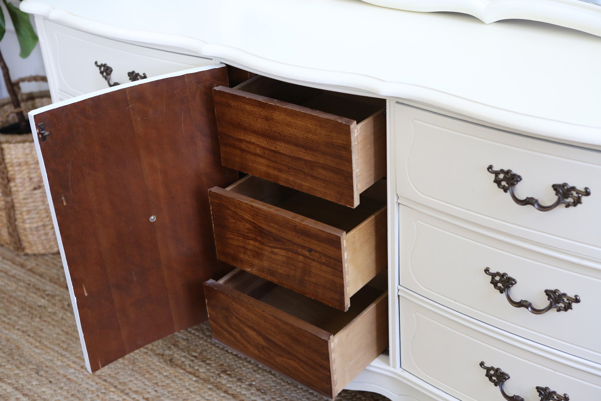 Bassett Shabby Chic French Provincial Vintage Dresser Buffet