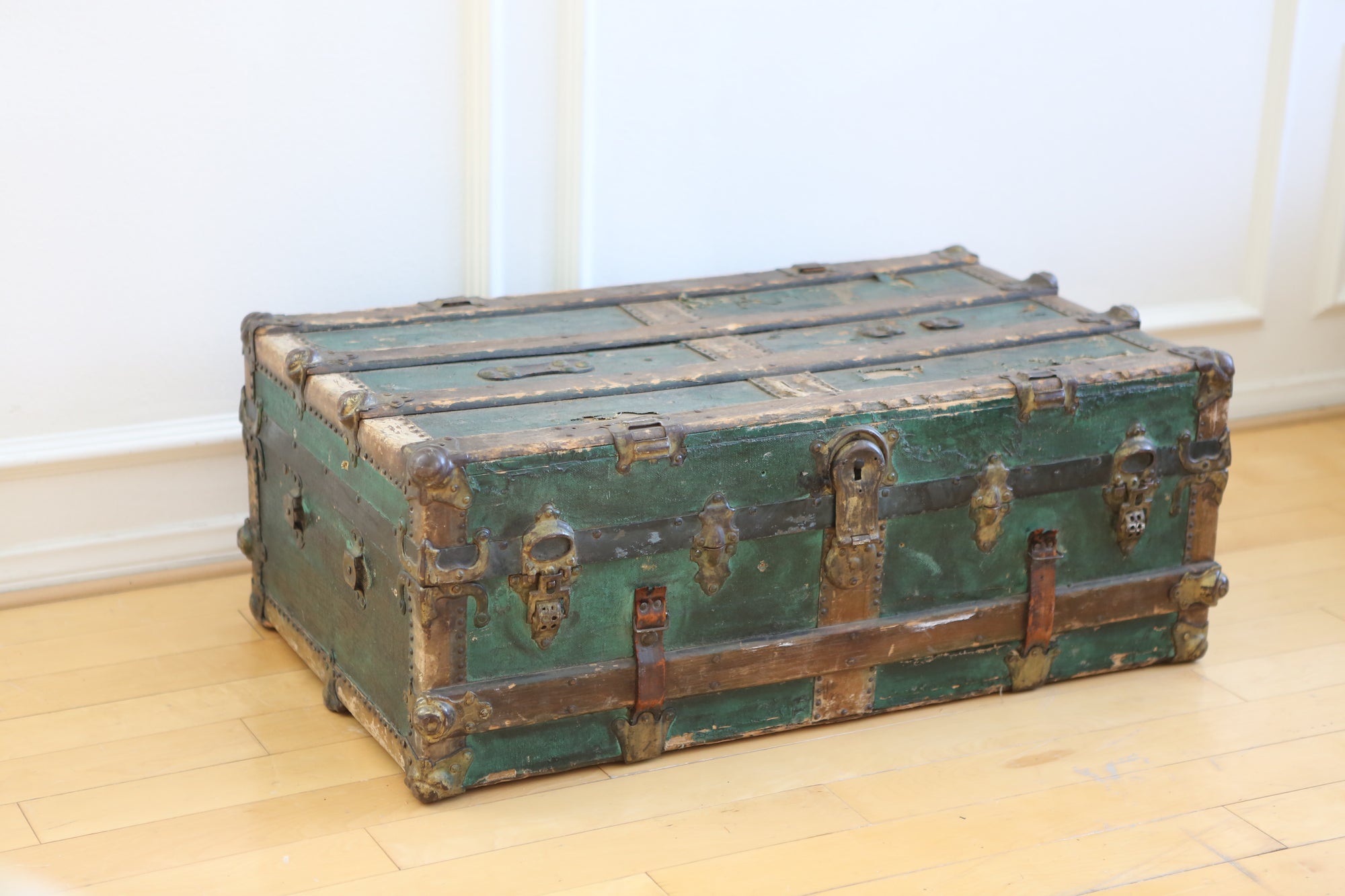 Antique Green Steamer Trunk Coffee Table No 589 ...