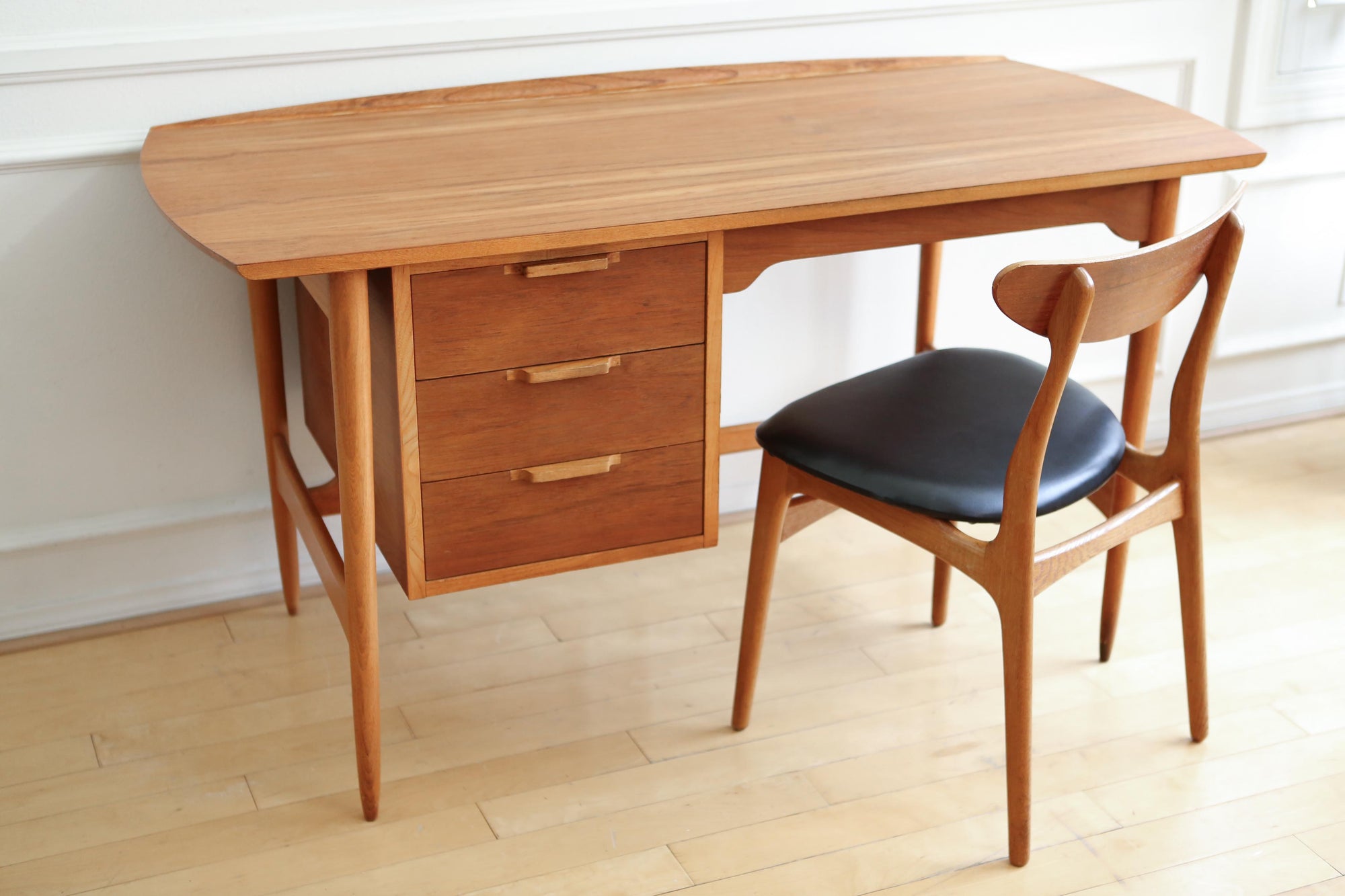 Lane Mid Century Modern Solid Walnut Desk Chair A Pair No 669