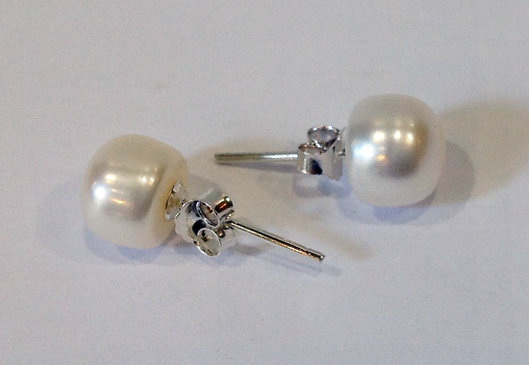 Medium Freshwater Pearl Studs - Klara Haloho