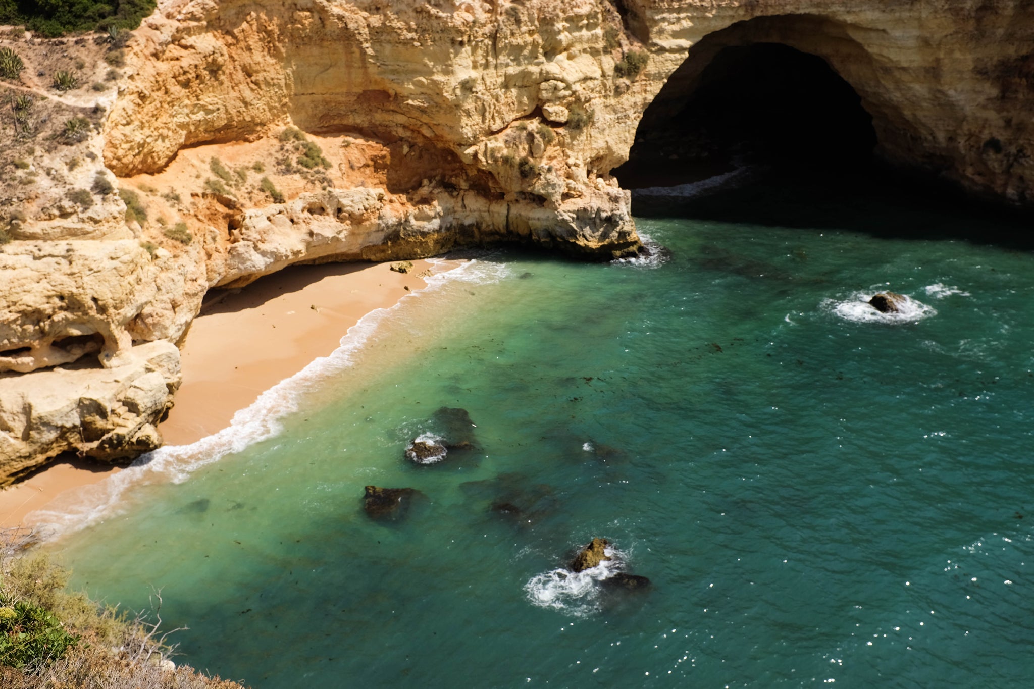 Playas y grutas para visitar en Portugal