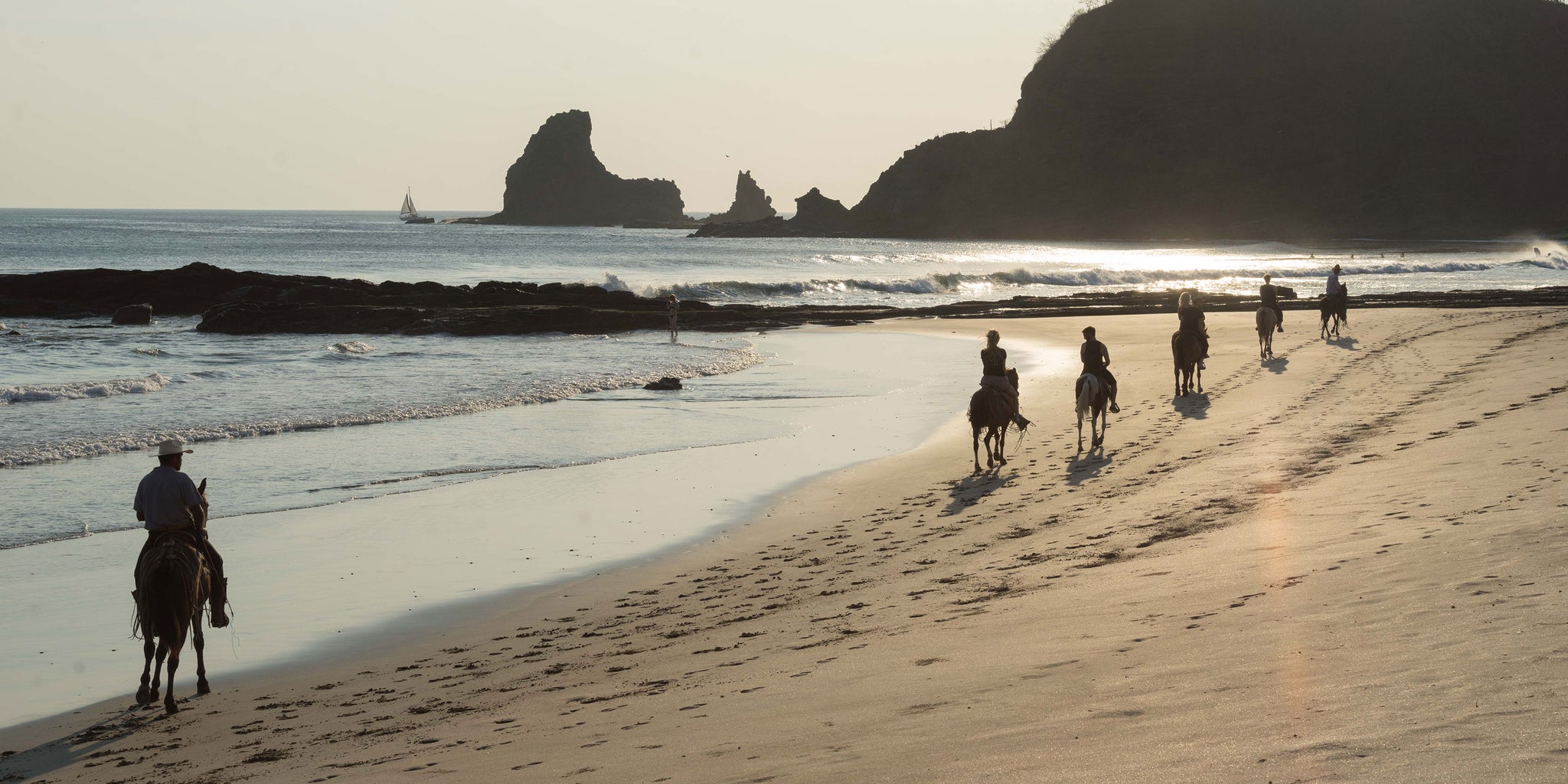 Bañista - Excelentes Aventuras - Paseos a caballo en Nicaragua en la playa