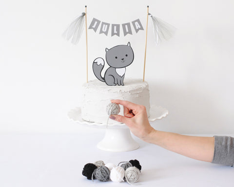 Cat birthday cake with yarn ball decorations and cat cake topper | Avalon Sunshine