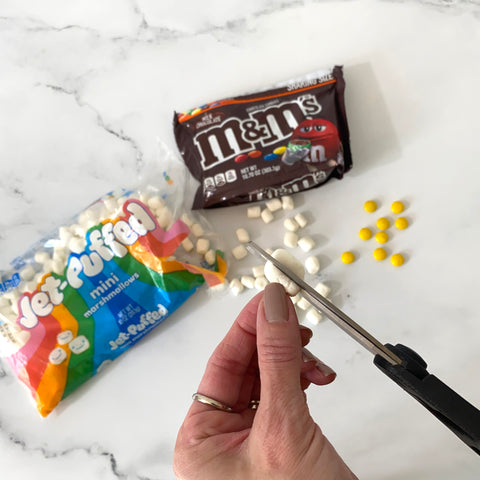 Marshmallows and M&M's for daisies as cake decorations