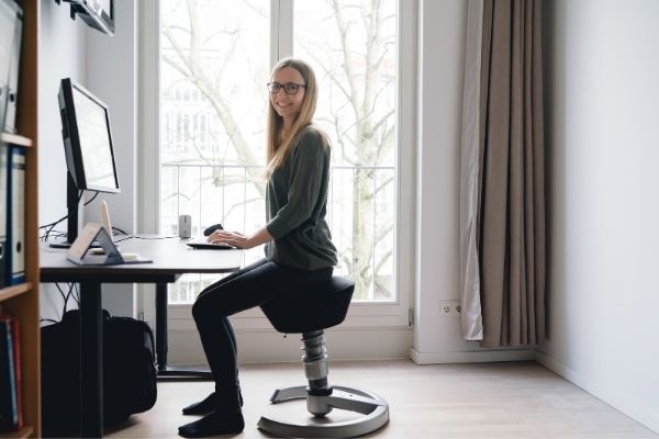 HOW A BAD SITTING POSTURE AFFECTS THE WAY YOU ARE PERCEIVED | Sit Healthier