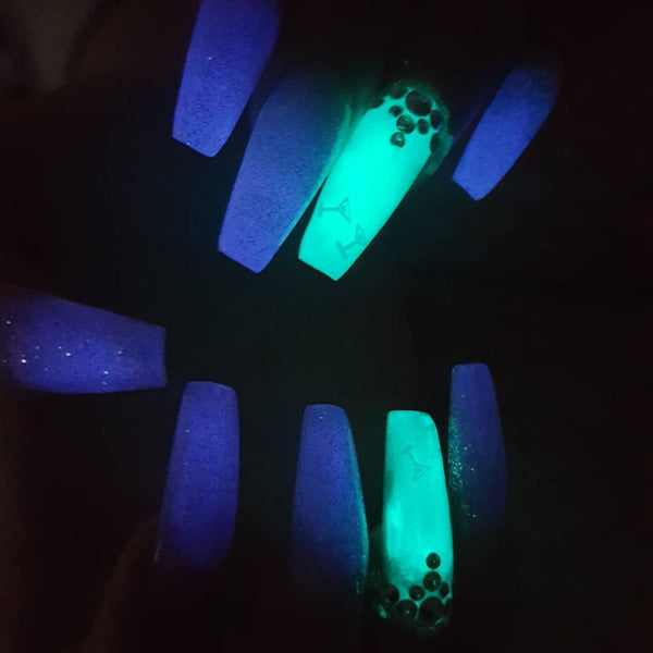 blue glow in the dark acrylic nails