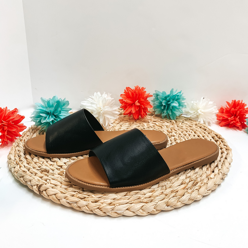 Last Chance Size 6 | Beach Babe Slide On Sandals in Black