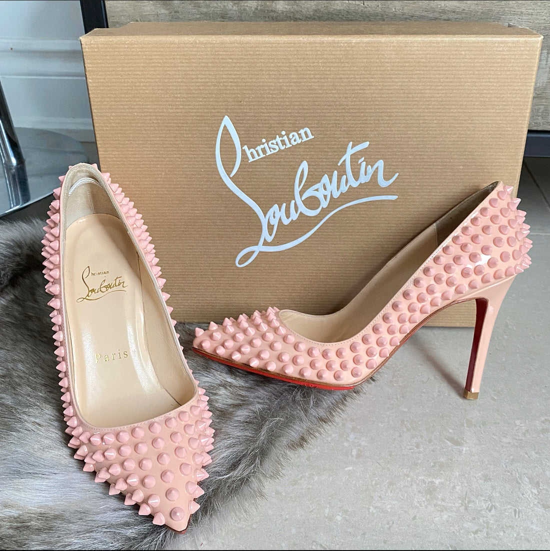 桜瑪瑙 Christian Louboutin PIGALLE SPIKES ハイヒール