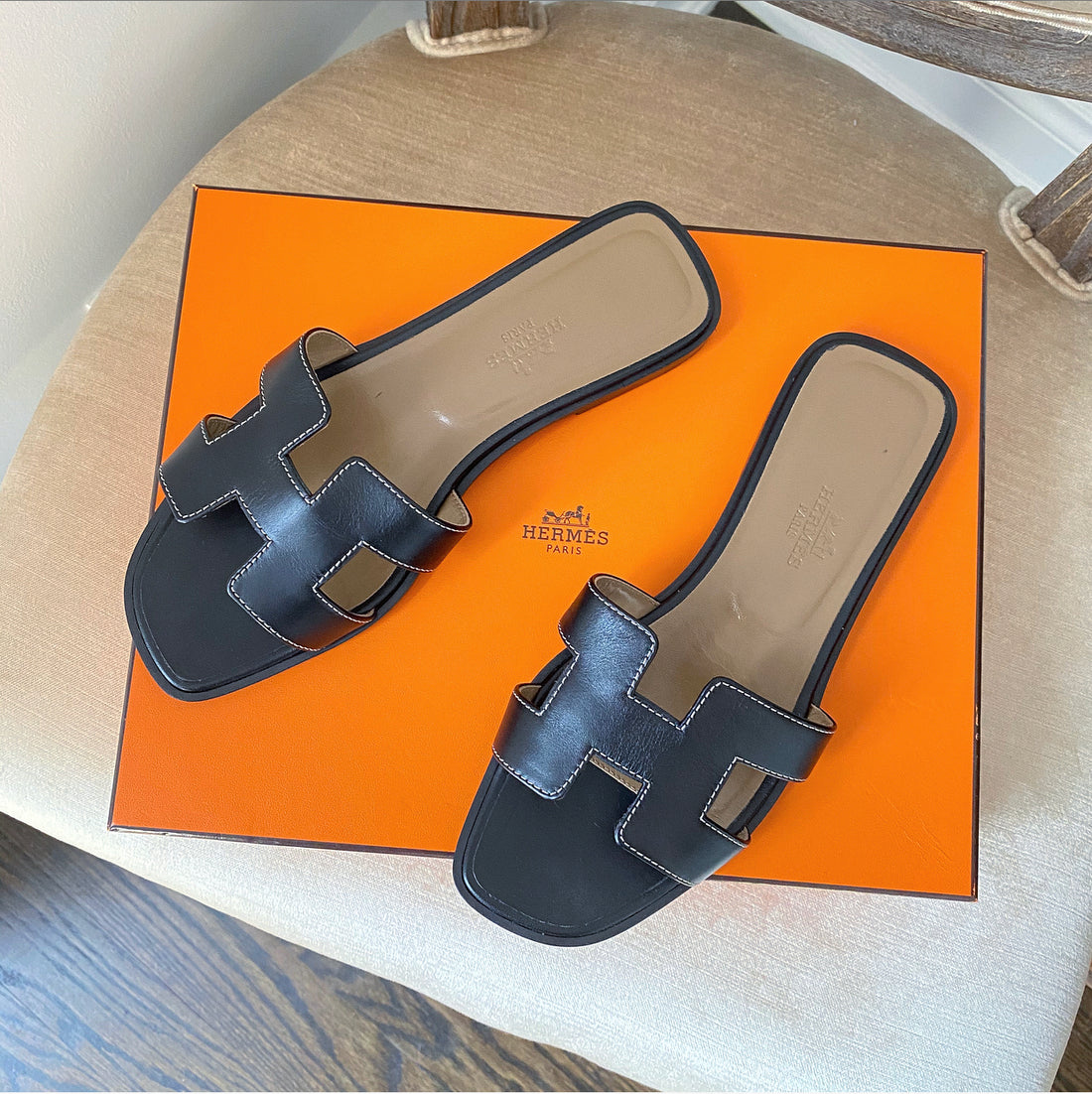 Hermes Oran Black H Logo Flat Leather Sandal - USA 6 – I MISS YOU VINTAGE