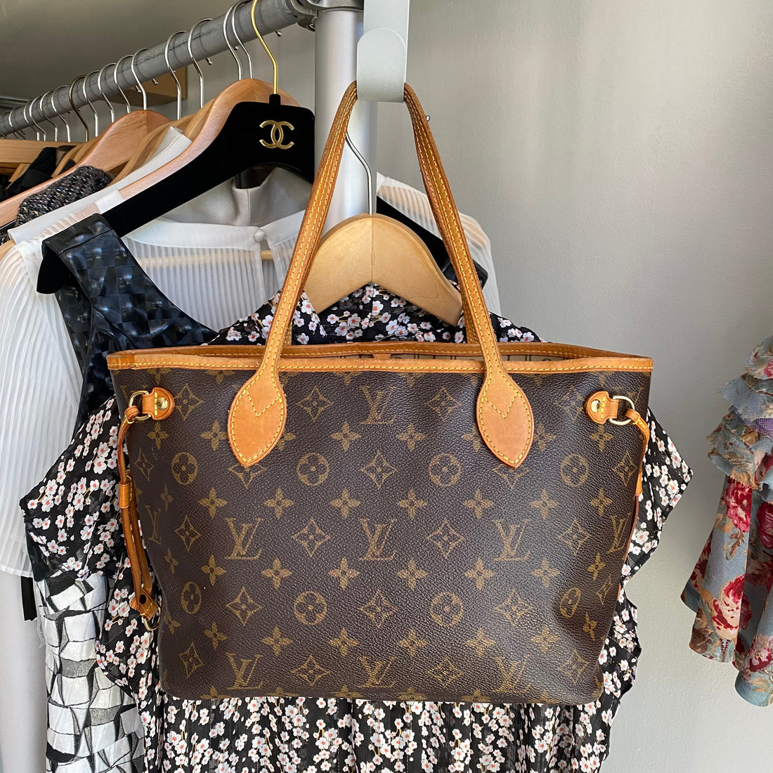 Top 5 things you didnt know about LVs Neverfull bag  YouTube