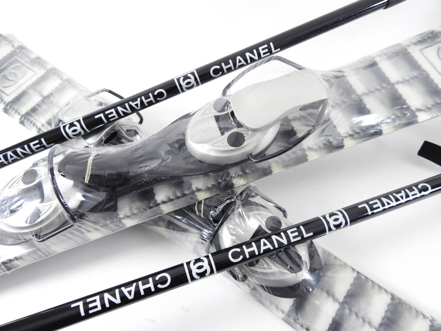 Chanel Vintage 2000 Coco Neige Skis and Poles Set - NIB – I MISS YOU VINTAGE