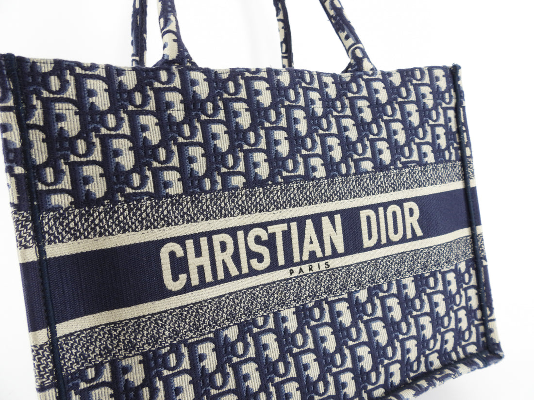 Mua Túi Xách Dior Medium Dior Book Tote In Họa Tiết  Dior  Mua tại Vua  Hàng Hiệu h051677