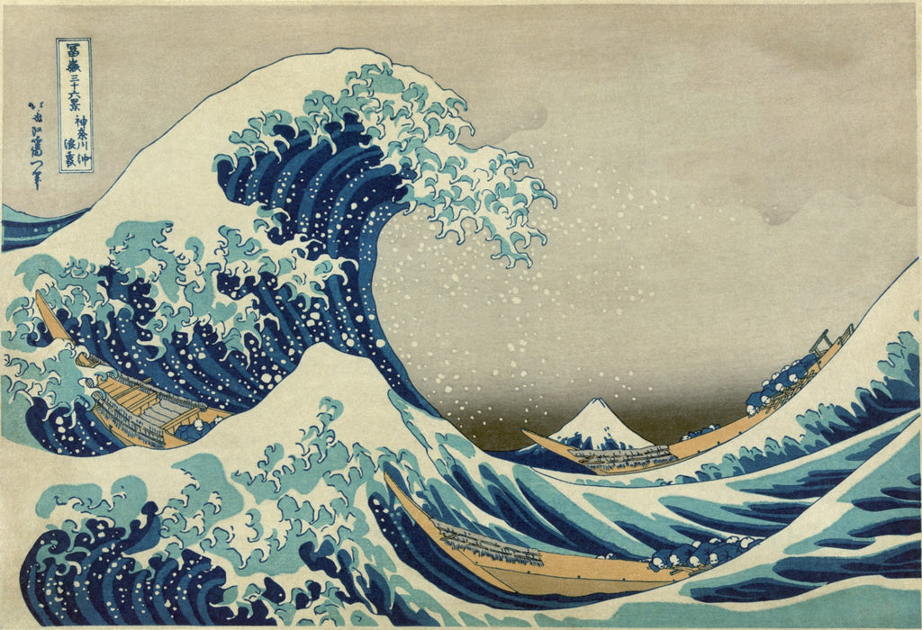Most a világ egyik leggyakrabban reprodukált műtárgya előtt hódolunk, ami pedig nem más, mint Kacusika Hokusai 1830-ban elkészített fametszete, A nagy hullám Kanagavánál. Hokusai egy 36 részből álló sorozatának, a Fudzsi-nak az első eleme.